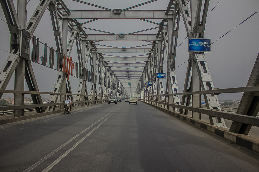 FG Shuts First Niger Bridge for Two Weeks Over Structural Defects